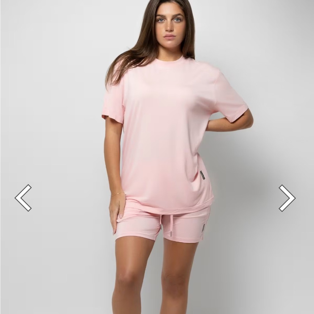 COMFRT bubblegum tee new in bag size small (oversized )
